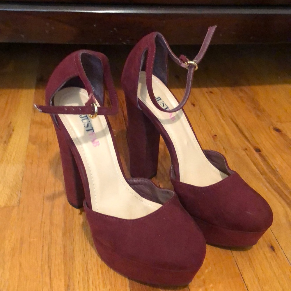 Women’s maroon suede shoes size 7.5